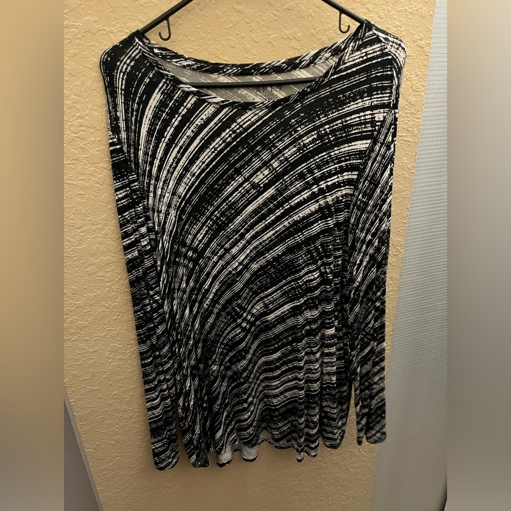 Pristine Condition! Black & White Long Sleeve Top